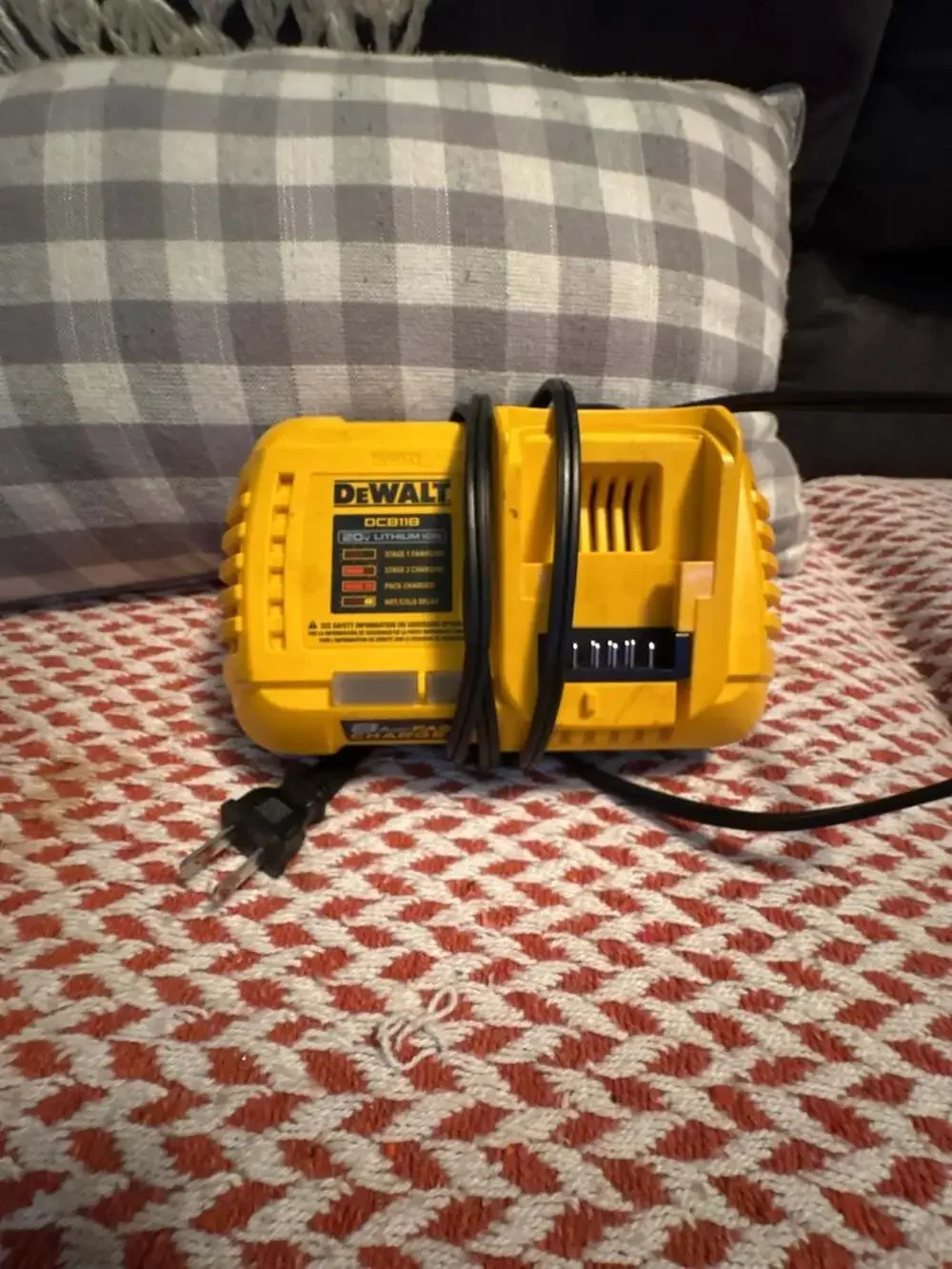 DeWalt DCB118 20V MAX 8 Amp Fast Battery Charger
